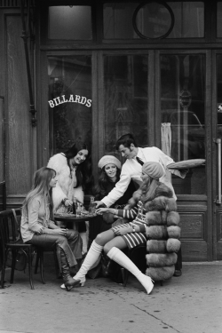 frenchvintagegallery:    At the  bistrot,