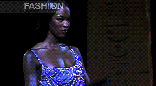 driflloon: naomi @ versace ss98
