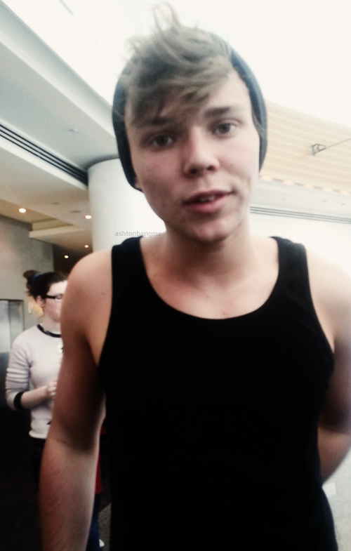 ashtonbangme-deactivated2015081:  xx 