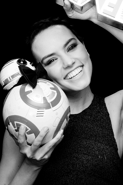 dylanobrien:  Daisy Ridley - Jameson Empire Awards photobooth   