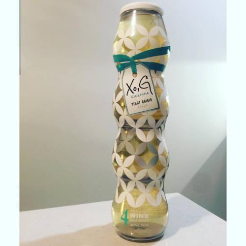 Tried @giulianarancic’s #xogwine last weekend and I’m in love! It comes in separate litt