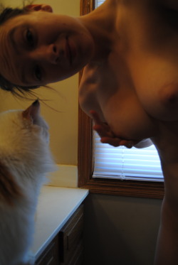 ilovebeingnaked413:  Me and my kitty..She didn’t wanna look at the camera with me. \: 