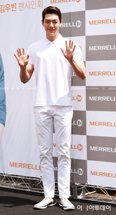             Kim Woo Bin attending MERRELL Fansign