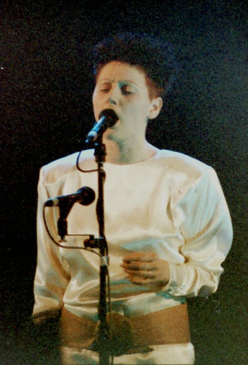 scottielaw:  Cocteau Twins October 23, 1986 Utrecht, Netherlands 1st Night of 1986 Tour