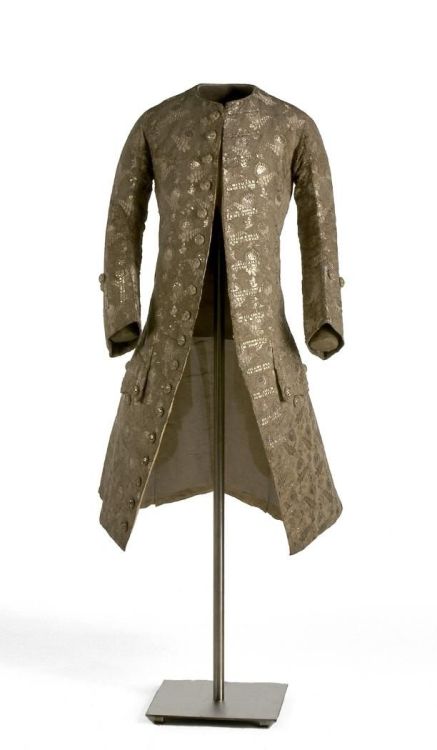 thegentlemanscloset: Coat, circa 1740. Brown silk. Brocade. Motifs done in silver thread