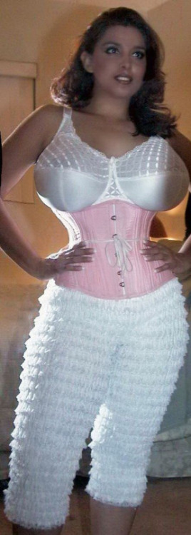 mmmm-corsets:Quite a waist! adult photos