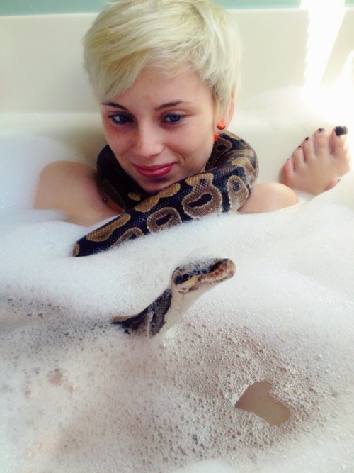 neversarcastic:  Bubble bath with my moirail and Porunga today!