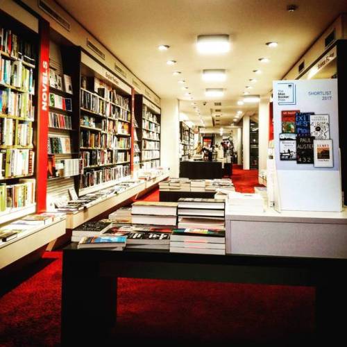 Nothing better than spending the morning in a bookstore…. . . . . . @tyrolia_buchhandlung #