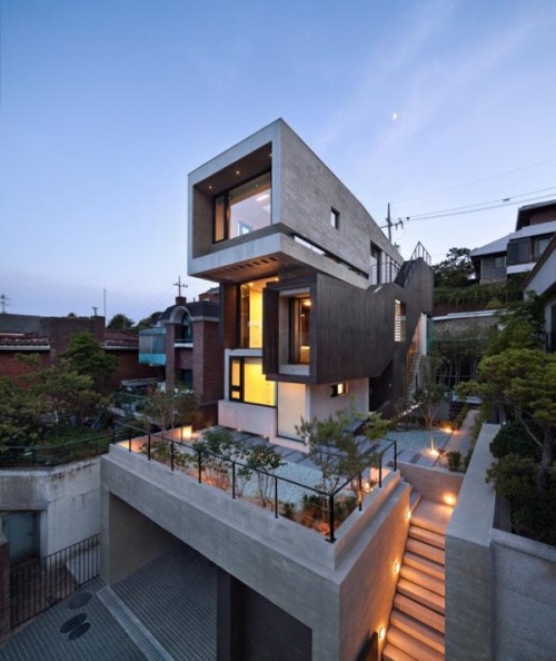 Modern Architecture in Korea by Design Group Bang By Min Check out more about the modern house in Korea by Design Group Bang By Min or discover other architecture on WE AND THE COLOR.
Follow WATC...