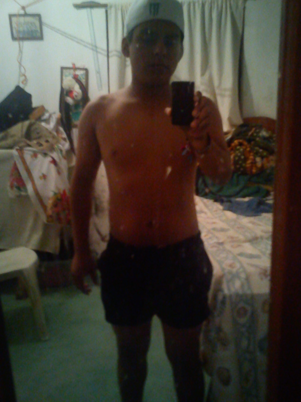 carlosrv002:  cronoxevil001:  el es jorge, un nene que le baje el pack por caliente.