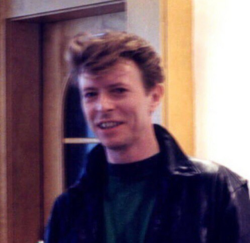 moonagedaydreamin:  David Bowie candid, early 90s