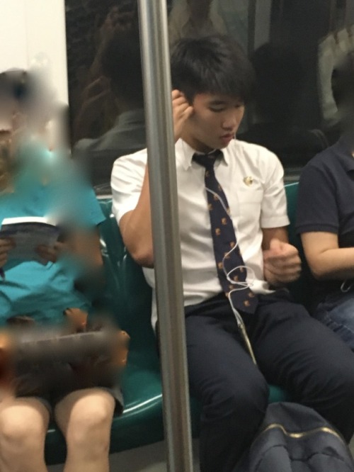 fuckyeahfuckstory: uniboysg: Cutie spotted on train back home. What a fine specimen… gonna enjoy som