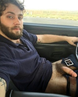 palesaladwombat:  getrucked2015:  This dude’s cock looks delicious!   Nice one 