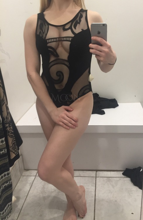 Porn Pics Submit your own changing room pictures now!