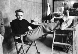 wehadfacesthen:James Dean, 1955, photo by