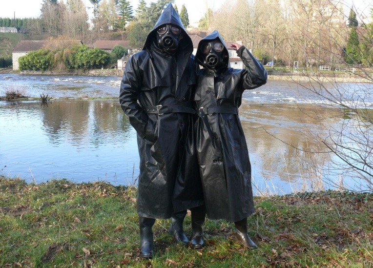 Beweren Immoraliteit Dekking Rubberlover — heavy rubber raincoat couple