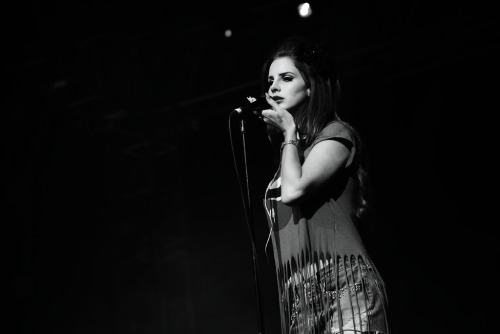 s-c-i-s-s-o-r-i-n-g:  x