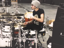   So here’s @zaynmalik playin the drums