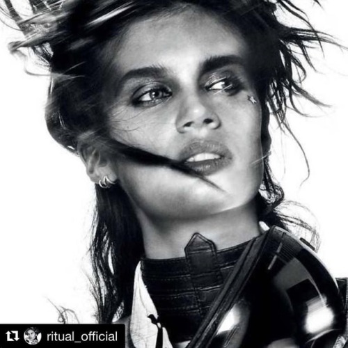 #Repost @ritual_official ・・・ Another stunning image of @sarasampaio from @voguemagazine in a Burning