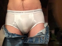 wetbriefs89:I really love 501 style jeans..! MOSTLY cause I like