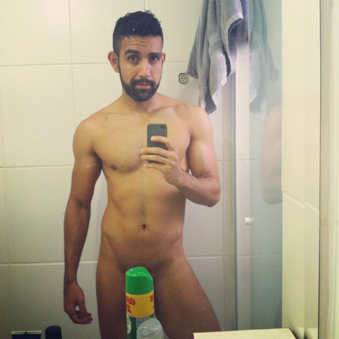 danielshowsoff2:  Shower time! Let’s work bitches! #danielshowsoff #danielshowoff