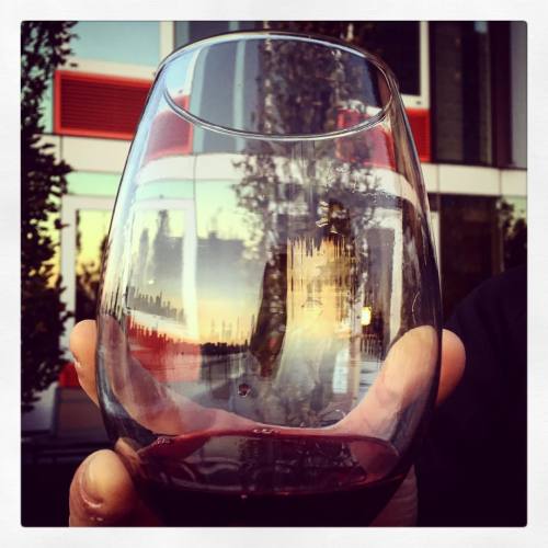 Wine Sunset #wine #lic #longislandcity #sunset #travel #explore #newyork #nyc #instadaily #nyc #inst