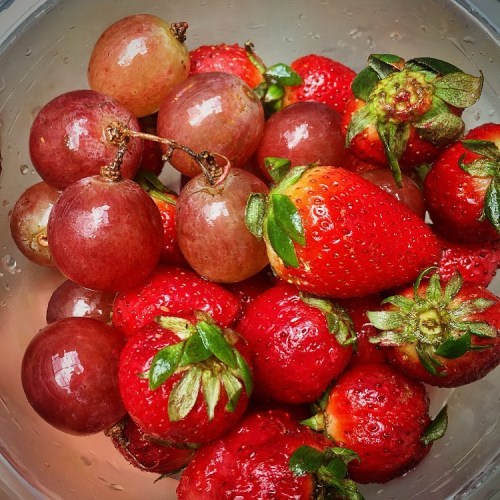 Breakfast Of Champions 🤘🏼🍇🍓  #Strawberries #Grapes Https://Www.instagram.com/P/B-Zhejafohh/?Igshid=Klckhdx3Zskx