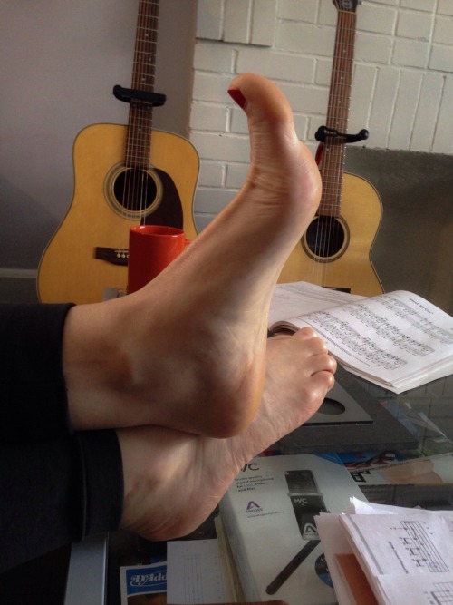 sammifeet: 5000 The number of people wasting their lives on Tumblr looking at pictures of my feet. I