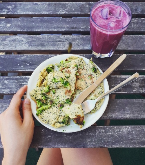 A blueberry orange ginger lime juice and a vegan broccoli “omelette” made out of chickpe