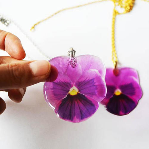 Pansy necklace //funkyjewelryshop