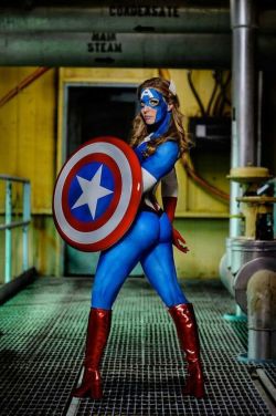 cosplaysleepeatplay:  Female Captain America