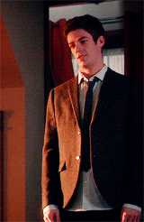 theflashdaily:  ‘So how does a superhero get ready for a date?Same as everybody