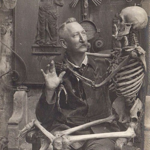 moldykins:mysteriousplanchette:#lapdance #victorian #skeleton #spirit #spectre #boneschibihisagi