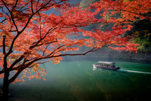 Autumn Floating by @Mahalarp on Flickr.