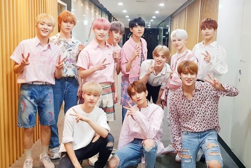 180802 Seventeen Twitter Update [17&rsquo;S] 여름인 것도 깜빡 하게 만드는 봄바람 같은 살랑살랑 핑크틴 청량에 러블리까지 더한 무대로 캐