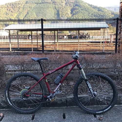 eng-kbz: SLも見れた。お疲れ様〜。 #mountainbiking #mtblife #mtb #stantonbikes #slackline #locomotive (大井川鉄道)