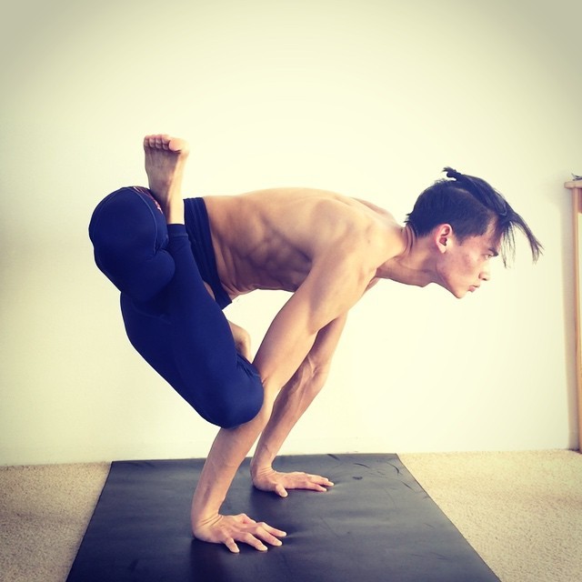 deftly-dexterous-yogadudes:  #parsvakukkutasana or #pungukukkutasana Have a wonderful