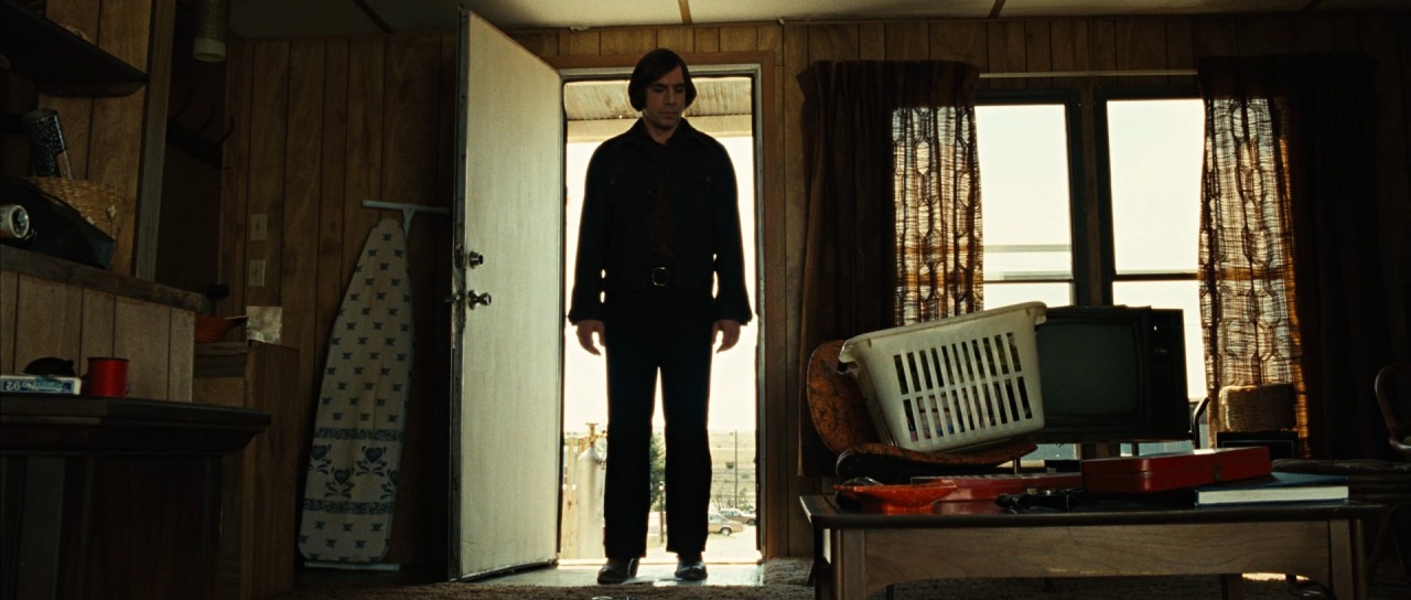 raysofcinema:  NO COUNTRY FOR OLD MEN (2007)Directed by Joel and Ethan CoenCinematography