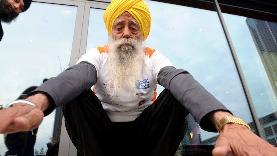 miniaturecanadian:  101-Year-Old Man Runs Marathons for Women’s Rights   101-year-old