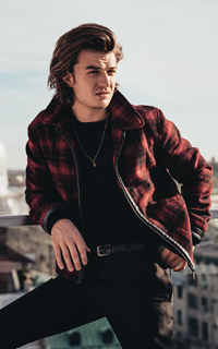 Joe Keery Tumblr_p2nqe47C8S1skw1rso1_250