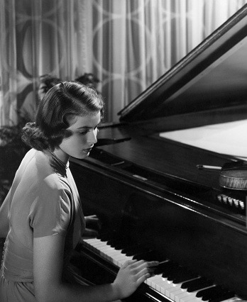 annies-classic-beauties:  Classic Beauties Play Musical Instruments: Part 1