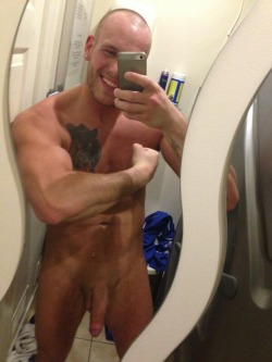 lifewithhunks:  gaymanselfies:   Naked Male Selfies: http://gaymanselfies.tumblr.com/ Show off what you’ve got!  Email your naked selfies for posting here, to gayblogger@hotmail.com My other sites: Real Guys - NAKED: http://real-guys-naked.tumblr.com/
