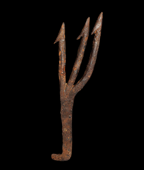 archaicwonder: Viking Eel Spearhead, 9th-12th Century AD A hand-forged iron trident comprising a squ