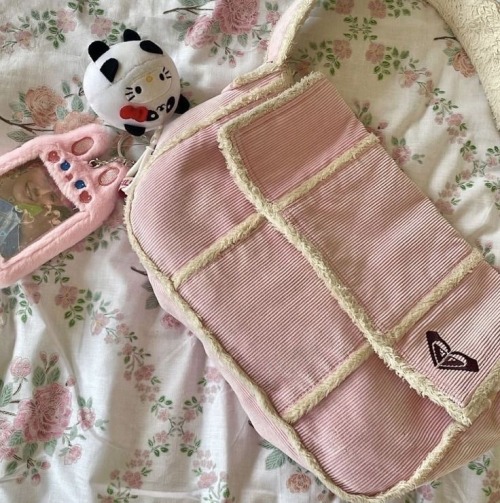 　　　　　　➥　　　🎀　　 　⊹　　　♪ ᵎ　　　