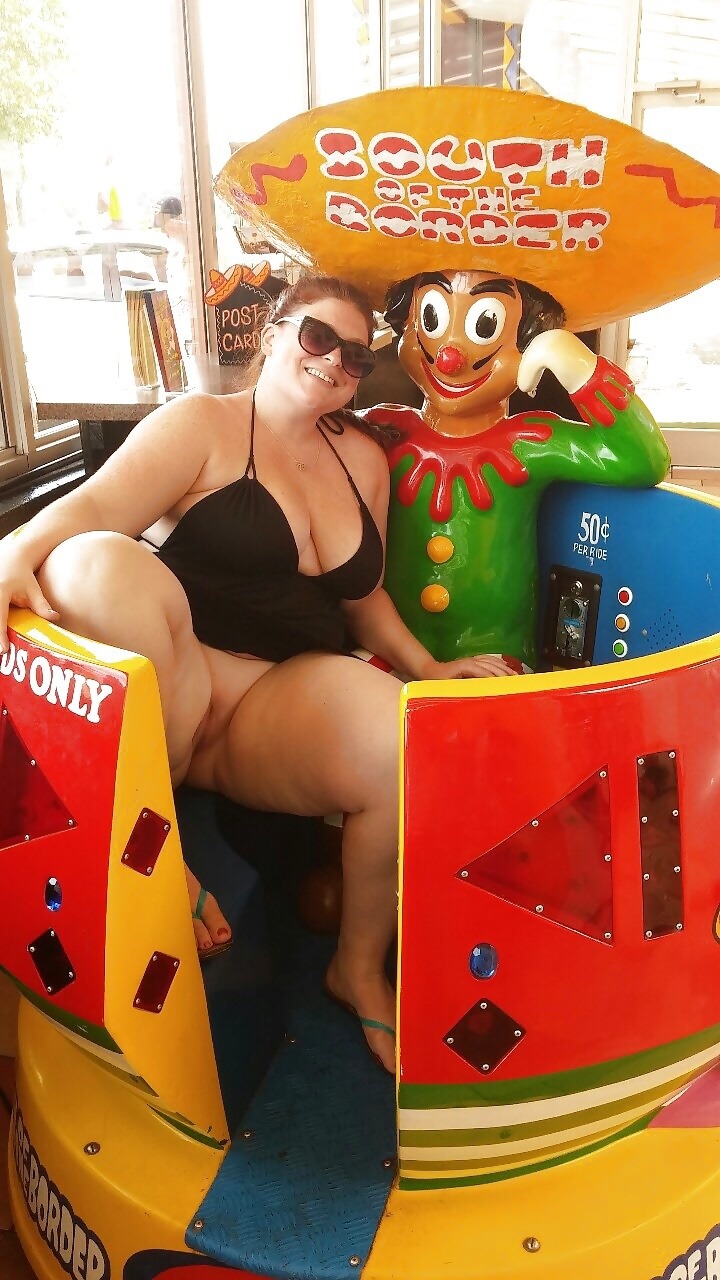 my-thick-pics:  I wanna go “south of the border” 😍  I wanna take pictures