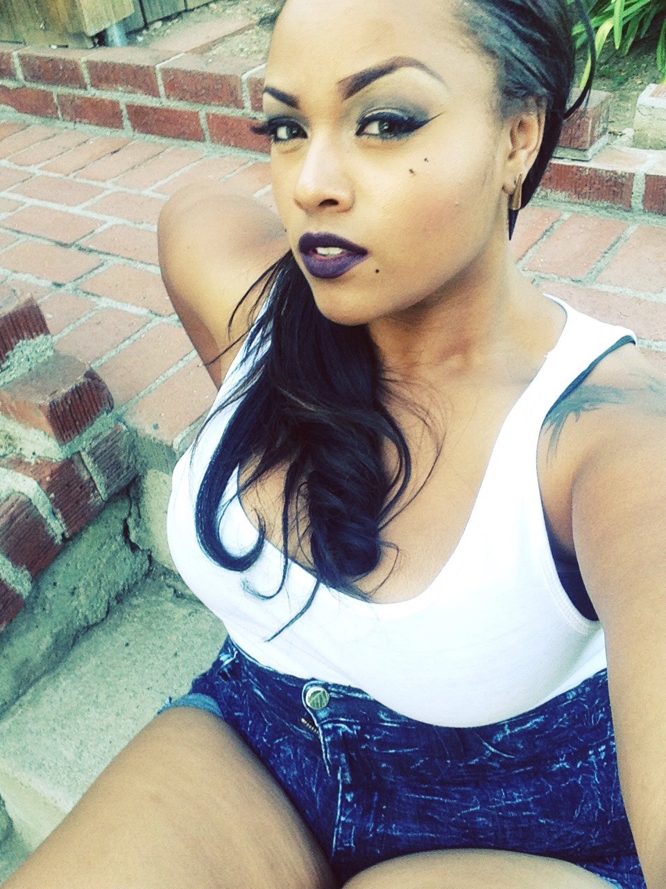 biggirliscute:krazekhaos:  damndandy:  Blackout: An anon called me obese and told