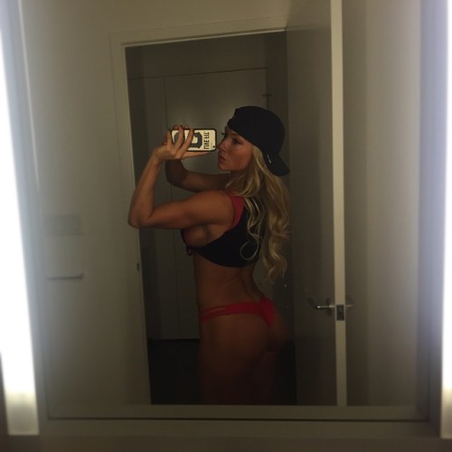 fitgymbabe:  Instagram: paigehathaway Great Pic! - Check out more of her pics: paigehathaway on Fit Gym BabeInstagram Caption: #humptydumpty 🍕Follow Us For More Gym Babes - Updated hourly!Find Us On: Facebook | Instagram | Twitter | Tumblr