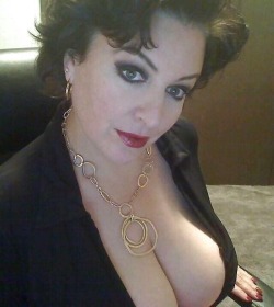 secretmilfprofiles:  Would you fuck an older lady who lives near you? Click HERE!