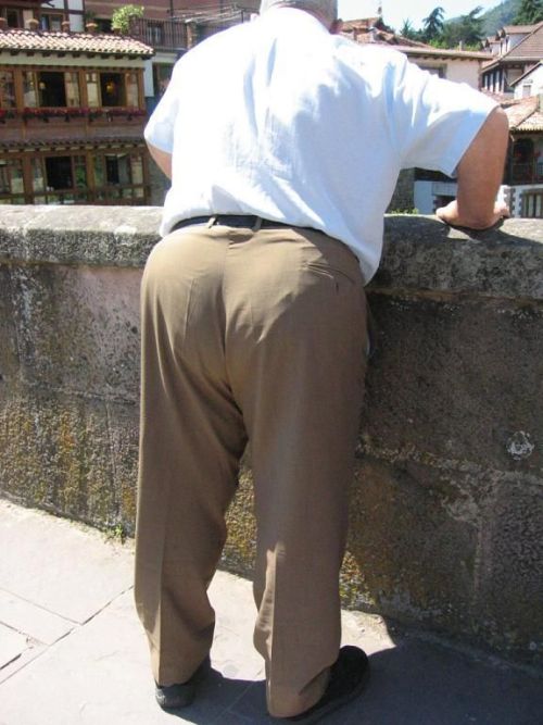 chubmendaddiesandbears:chub men in public