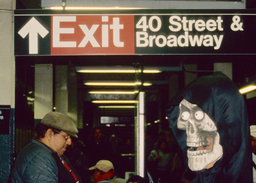 imshootingfilm:Halloween in the New York’s subway in the 1980’s by Steven Siegel